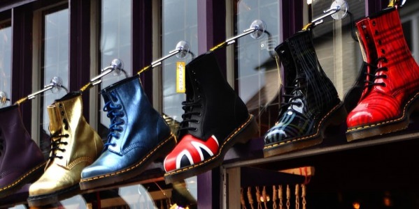 Cómo combinar zapatos de charol
