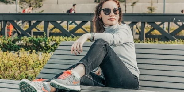 Consejos para combinar zapatillas deportivas