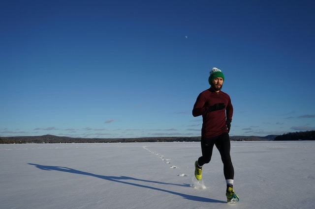 ¿Cómo deben ser las zapatillas de running para invierno?