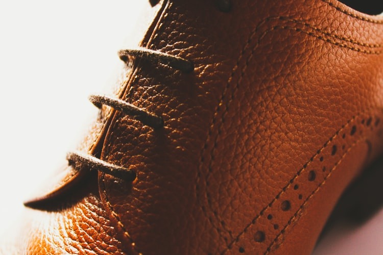 Conoce los tipos de acabados en cuero para tus zapatos (Parte I)